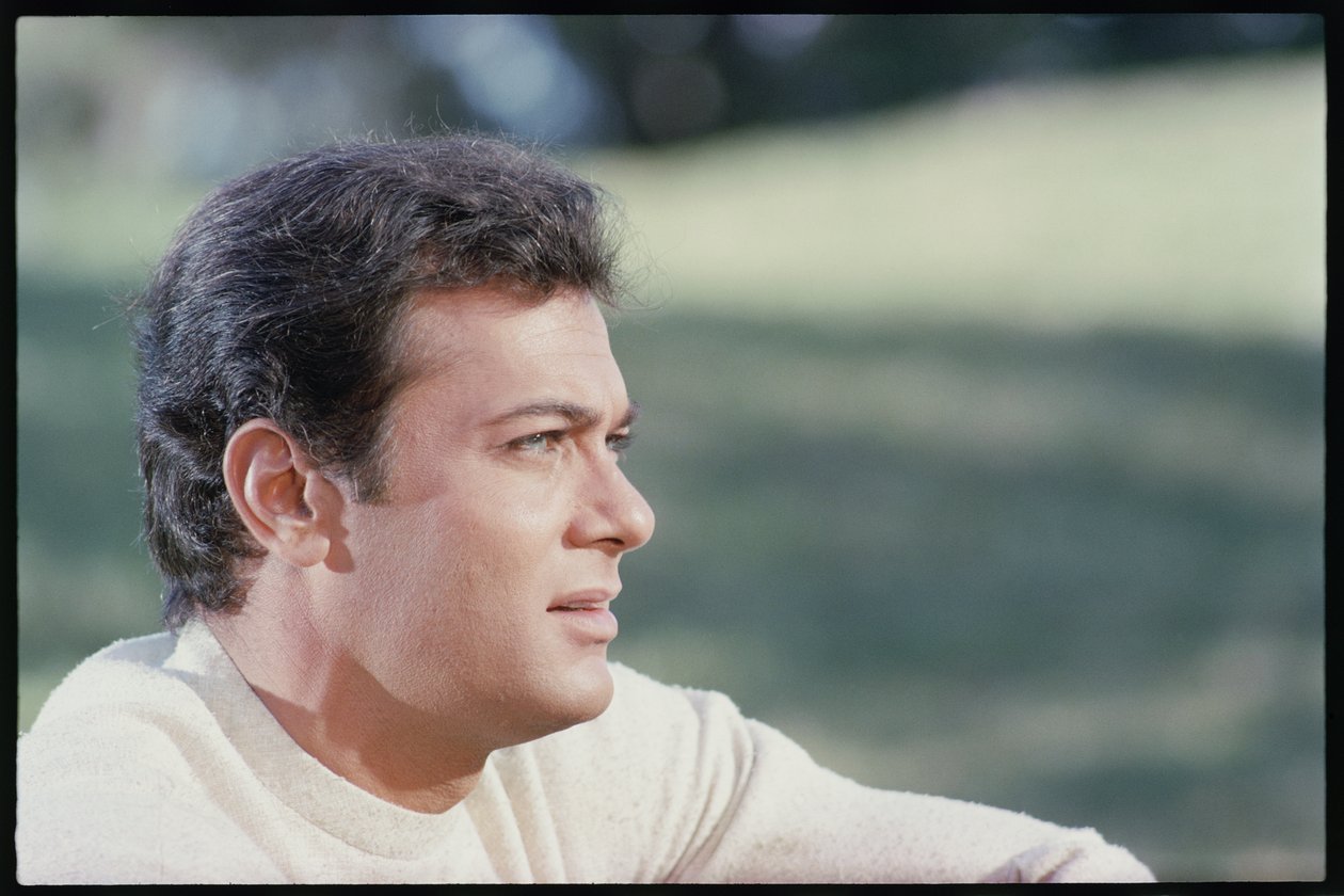 Tony Curtis portresi by Orlando Suero