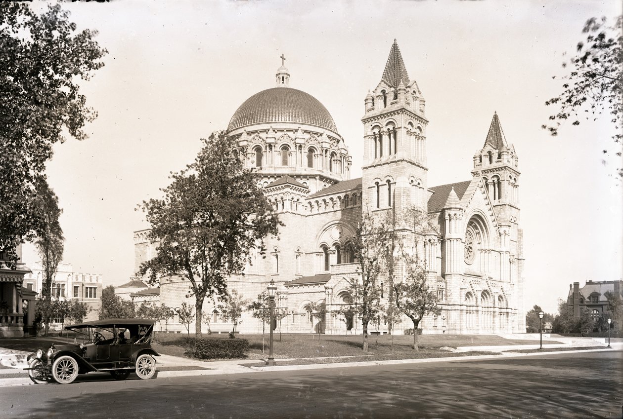 Yeni St. Louis Katedral Bazilikası by Oscar C. Kuehn