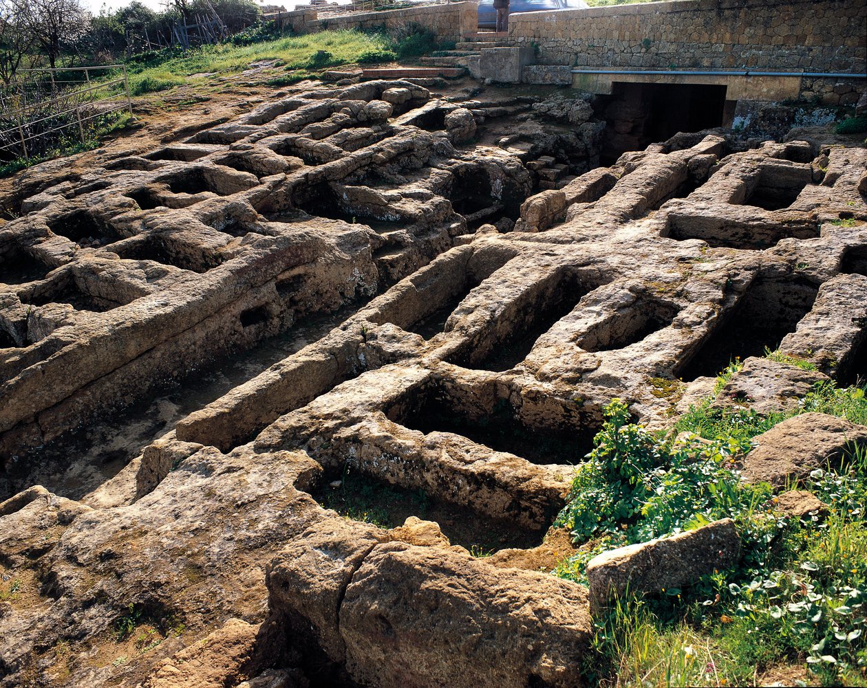 Tapınaklar vadisindeki Hıristiyan nekropolünün kalıntıları, 4. ila 5. yüzyıllar. Agrigento, Agrigento. Sicilya İtalya by Paleo Christian