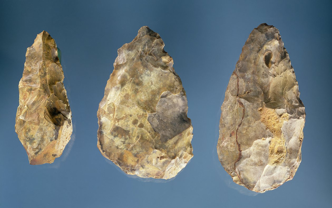 Üç çakmaktaşı alet by Paleolithic