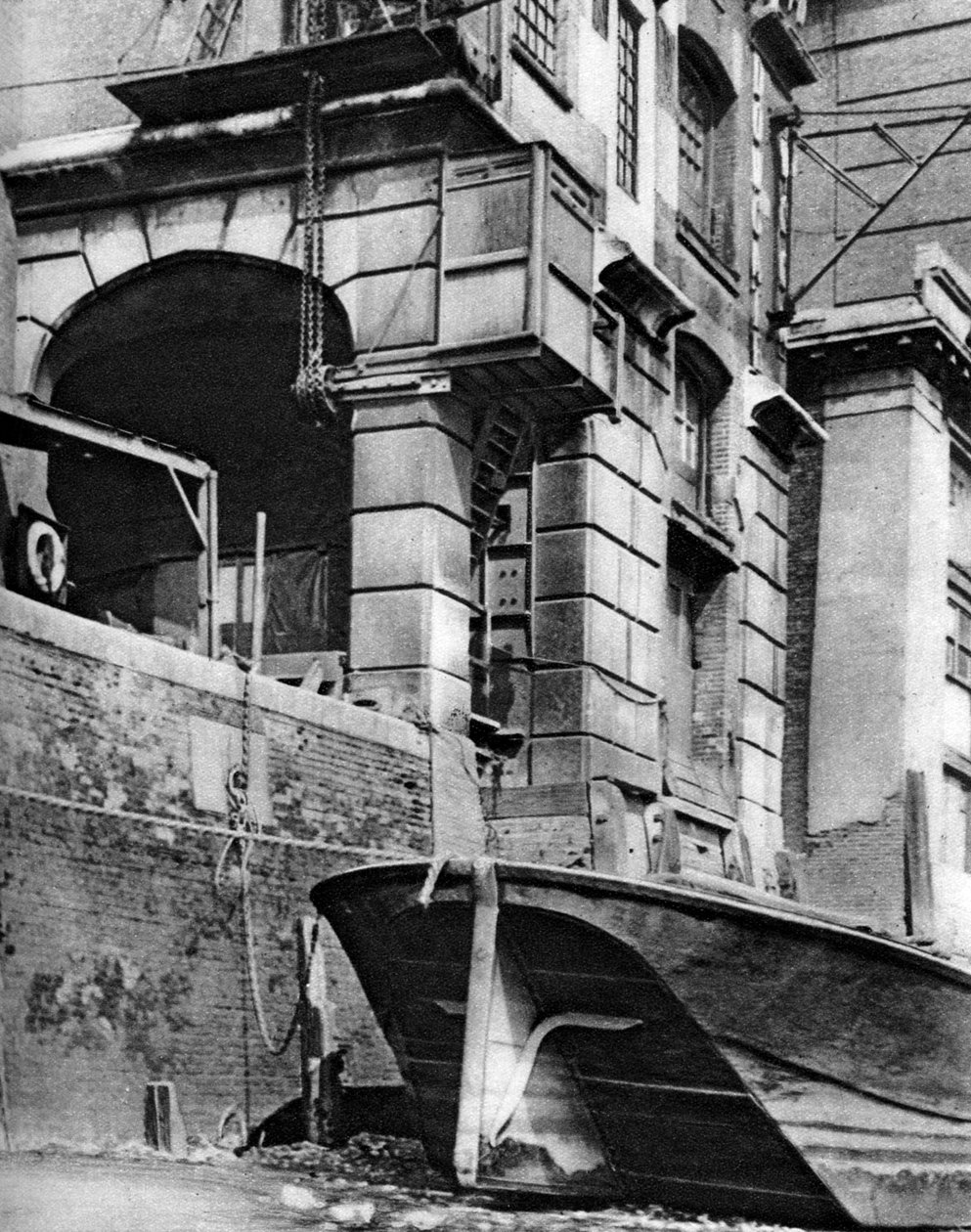 Cannon Street İstasyonu, 1926-1927 yakınlarındaki Thames tarafında bir şehir tüccar konağının kalıntıları by Paterson