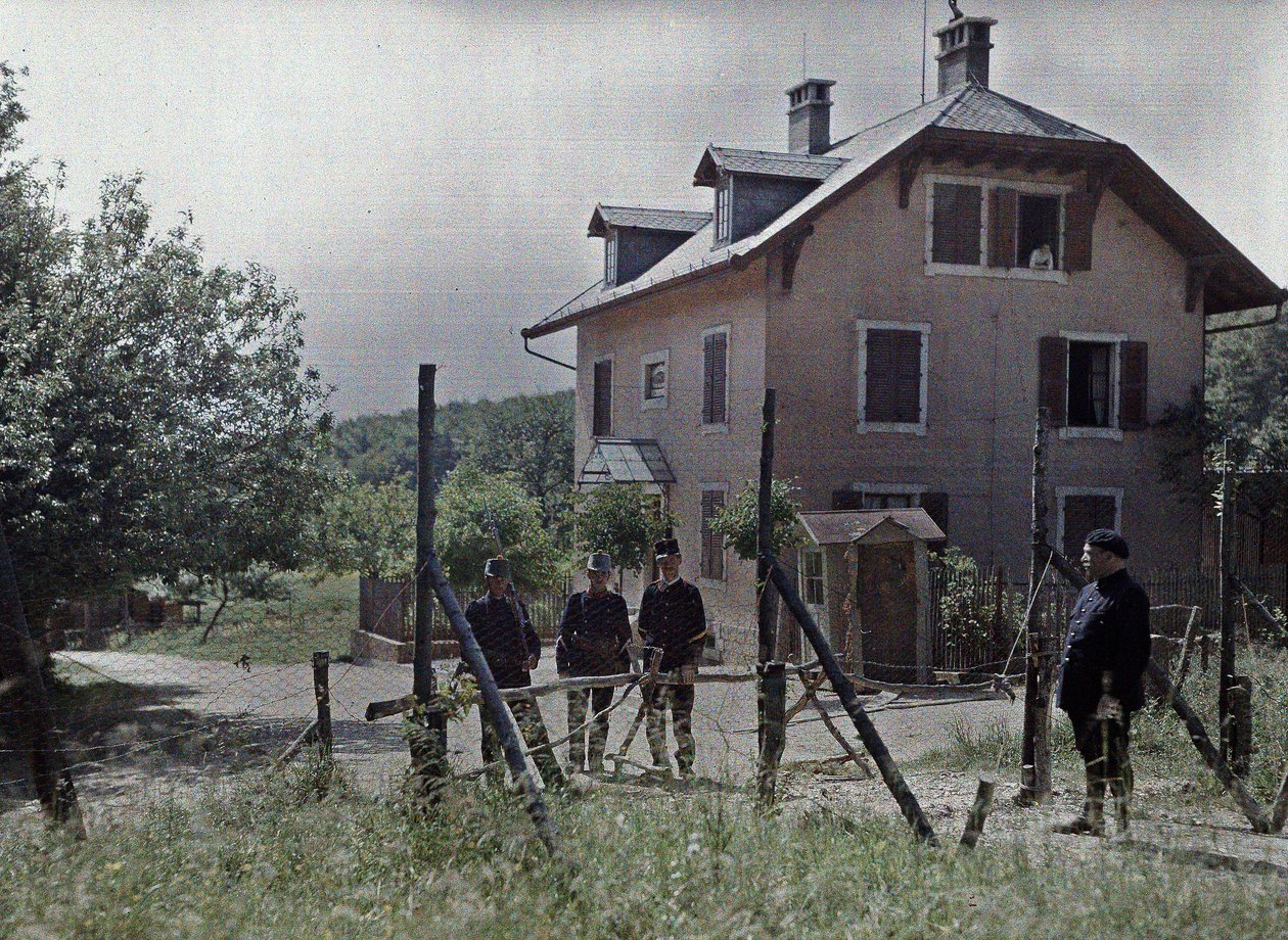Fransa, Jura kantonundaki Beurnevésin belediyesinde İsviçre ve Fransa arasındaki sınır, 19 Haziran 1917 (autocrhome) by Paul Castelnau