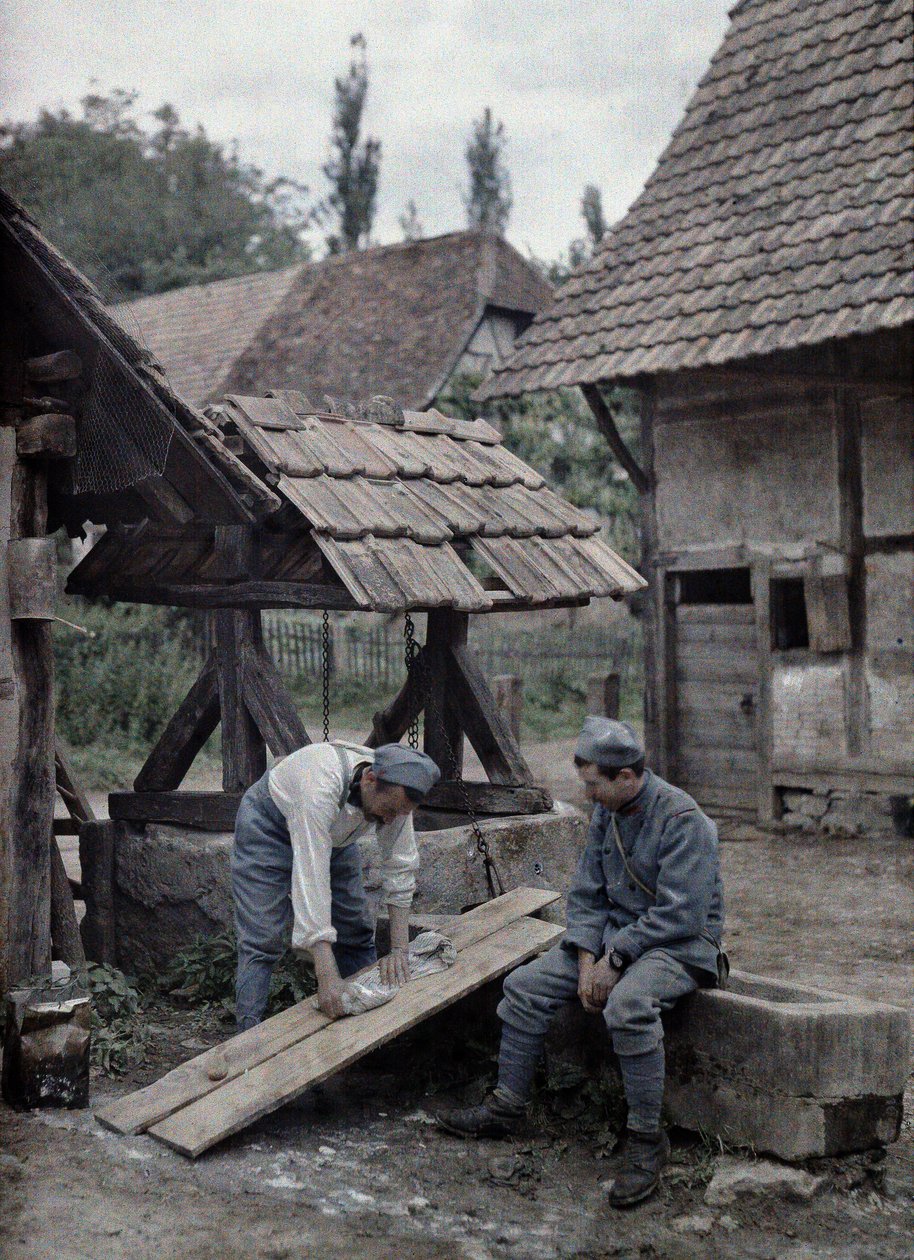 İki Fransız askeri, Gildwiller kasabasında, Haut-Rhin, Alsace, Fransa, 21 Haziran 1917