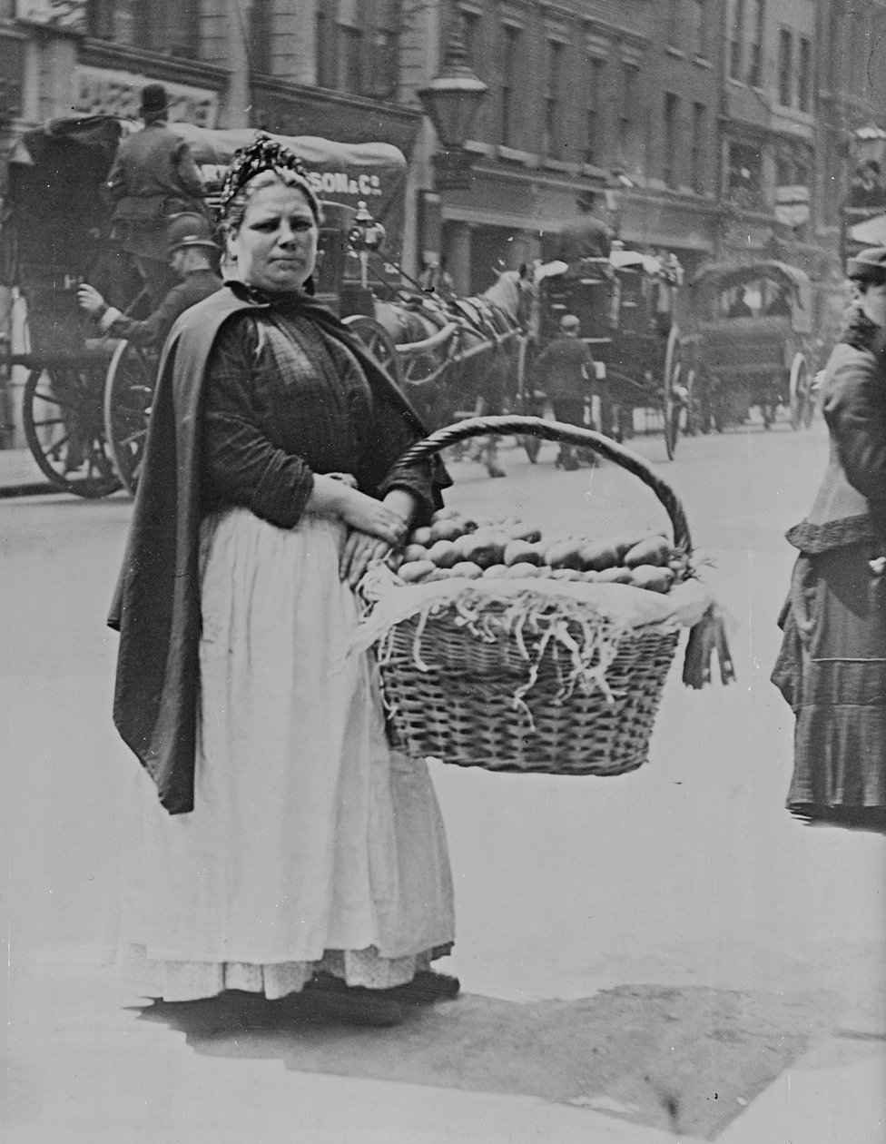 Londra'da Bir Kadın Patates Satıcısı (ayrıca bkz. 135821) by Paul Martin