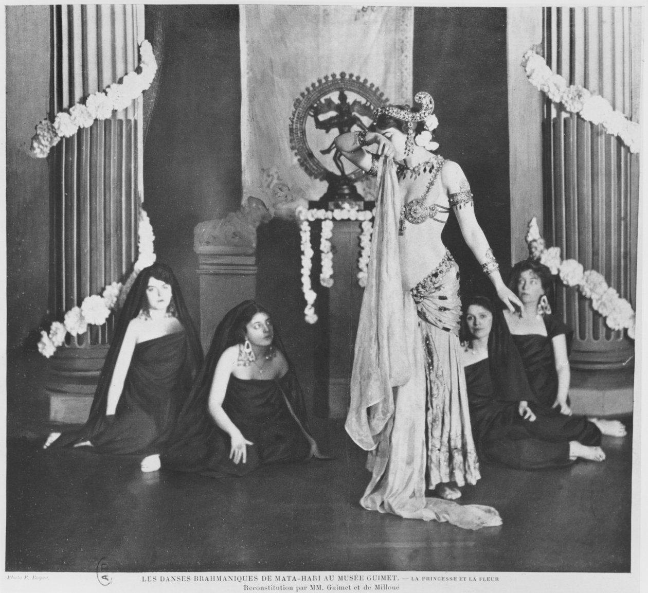 Mata Hari, 13 Mart 1905, Musee Guimet, Paris'te performans sergiliyor by Paul Boyer