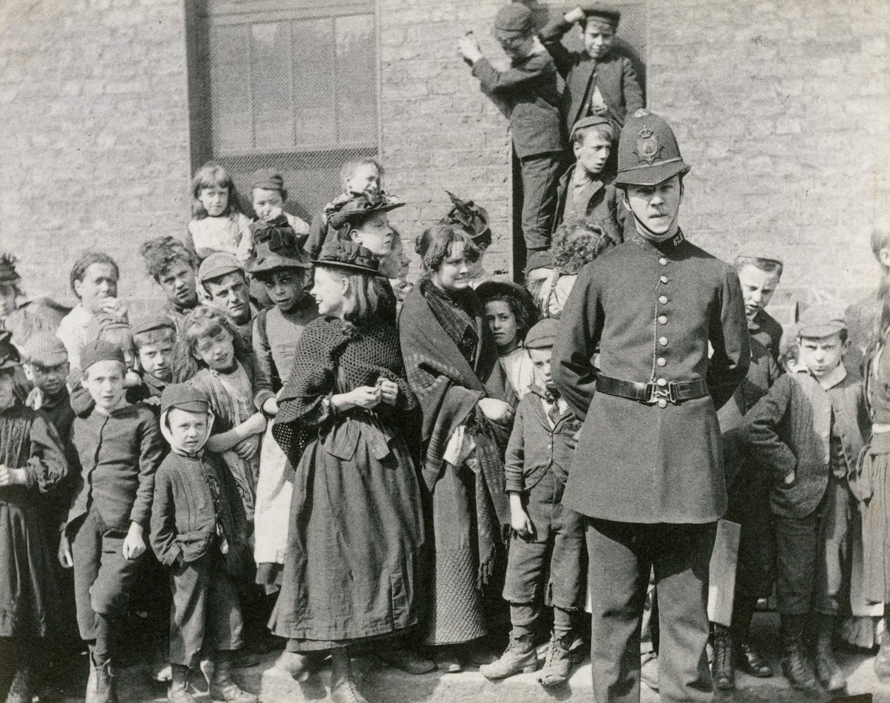 Bir Londra polisinin cenazesi, 1894 by Paul Martin