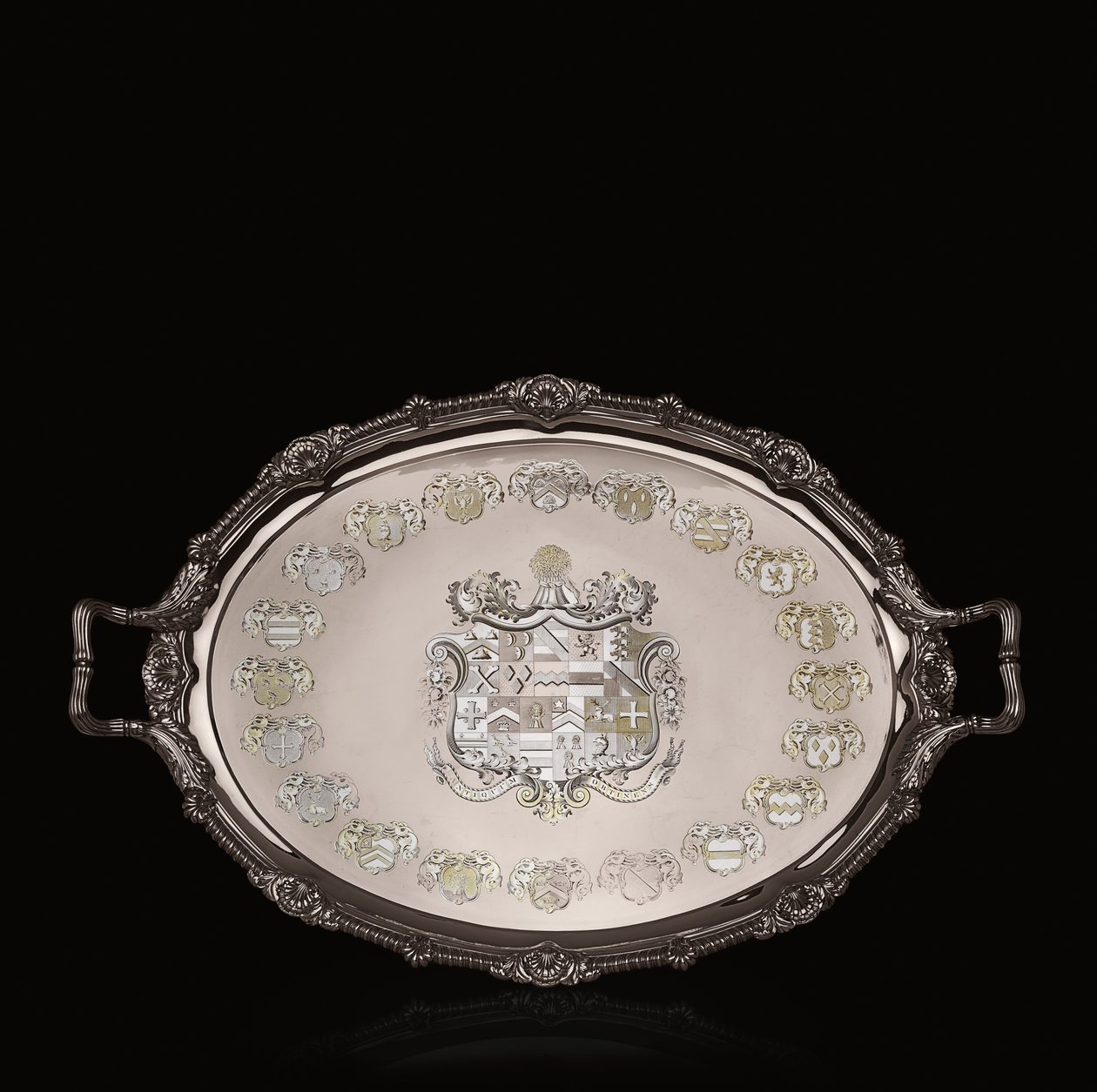 Hanedan oymalı George III çay tepsisi by Paul Storr