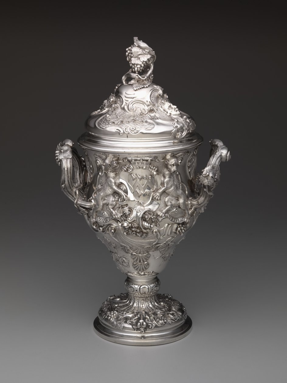 Kapalı Kupa, 1742 by Paul de Lamerie