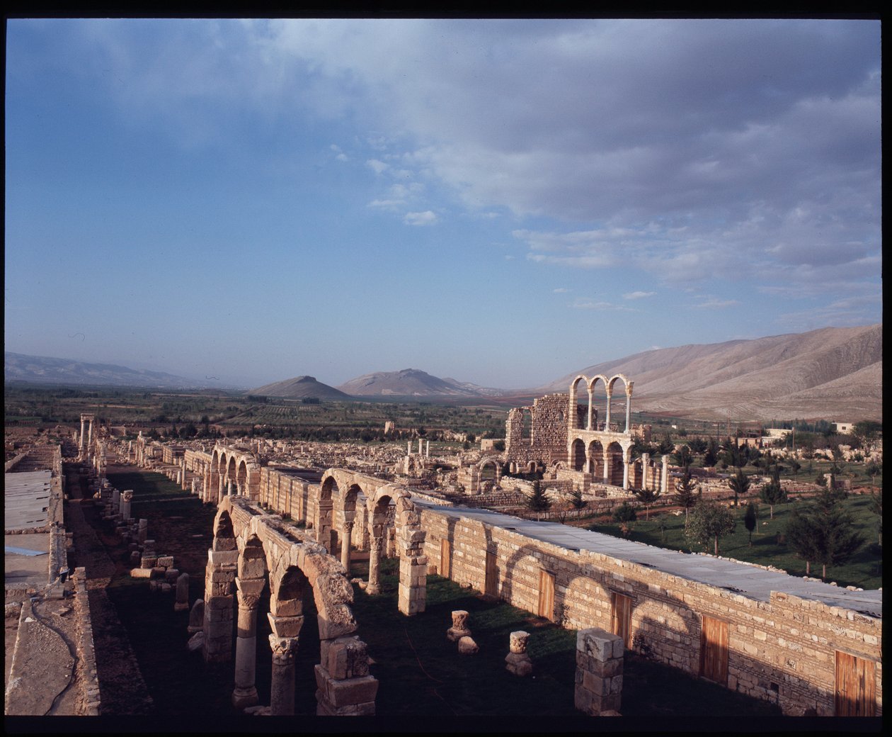 Anjar şehrinin görünümü, 705-710 by Period Umayyad