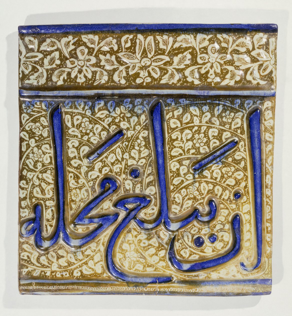 Bir Kaşan kalıplı parlaklık ve kobalt mavisi yazıt kiremit, 13. yüzyıl by Persian School