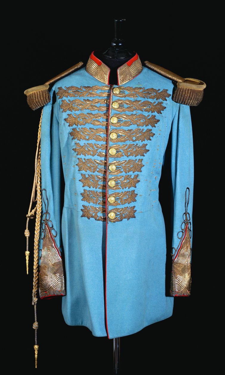 Yaldızlı iplikle işlemeli toz mavi yünlü bir Pers mahkeme üniforması, yaldızlı külçe apolet, kırmızı saten astarlı (yün, yaldızlı iplik, saten) by Persian School