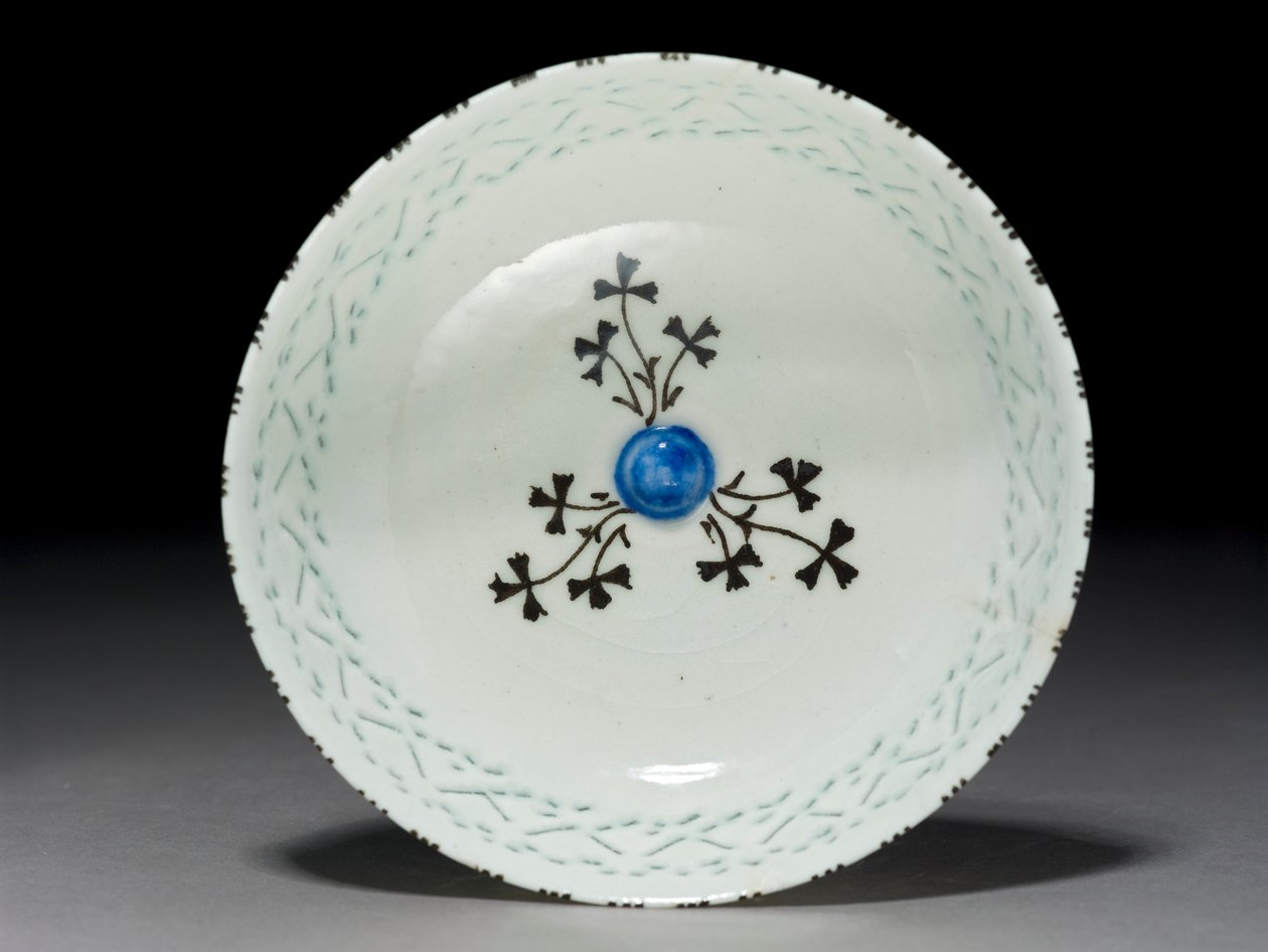 Gombroon Kase, İran, Safevi dönemi, (delme süslemeli ve siyah sırlı taş hamuru) by Persian School