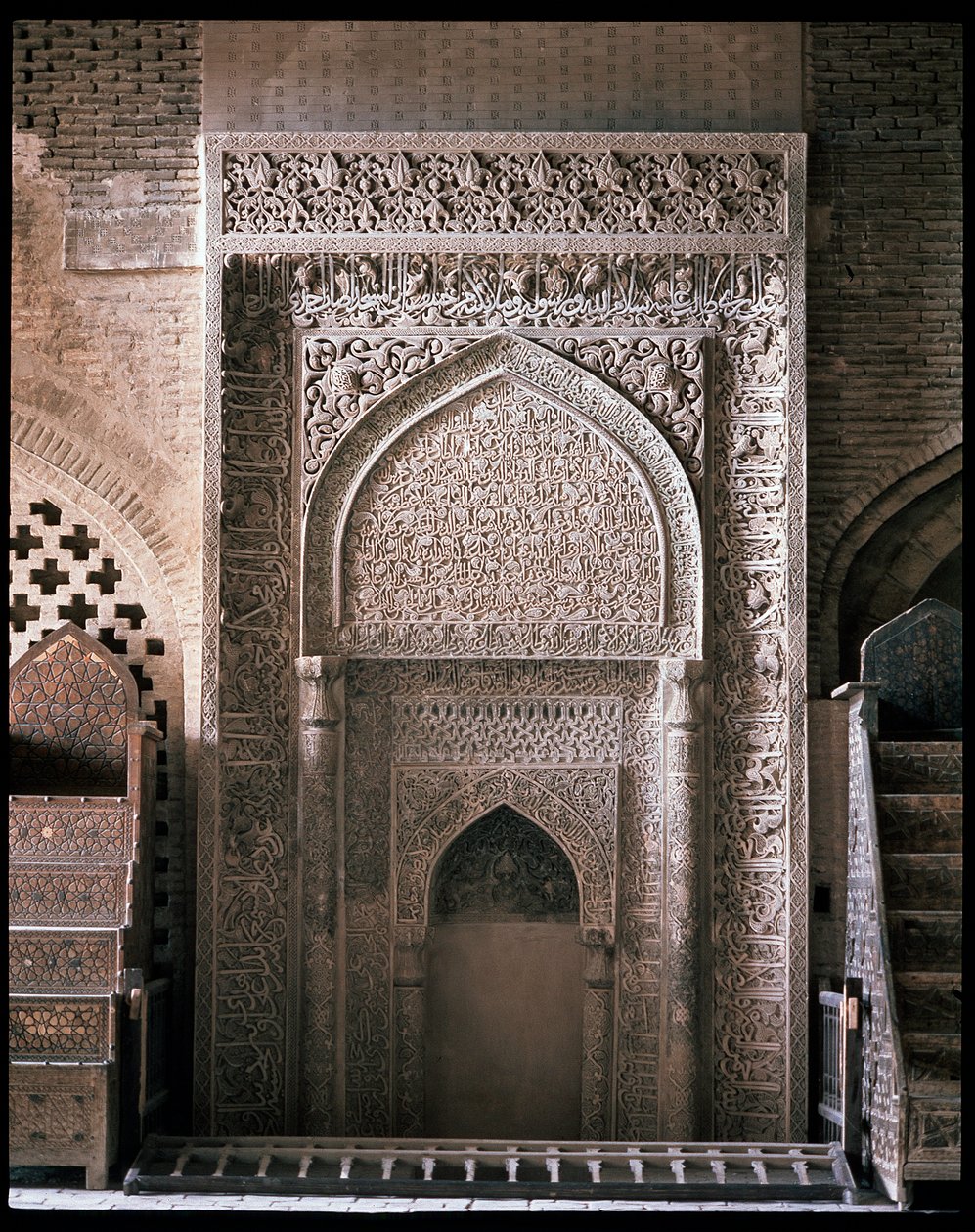 Mehrabın görünüşü by Persian School