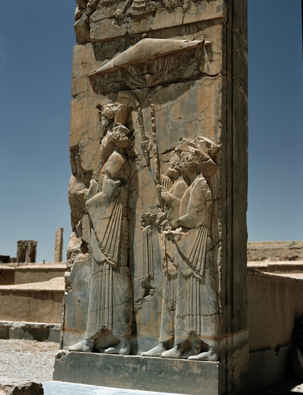 Darius sarayının tripylonunun görünümü, MÖ 6. yy by Persian School