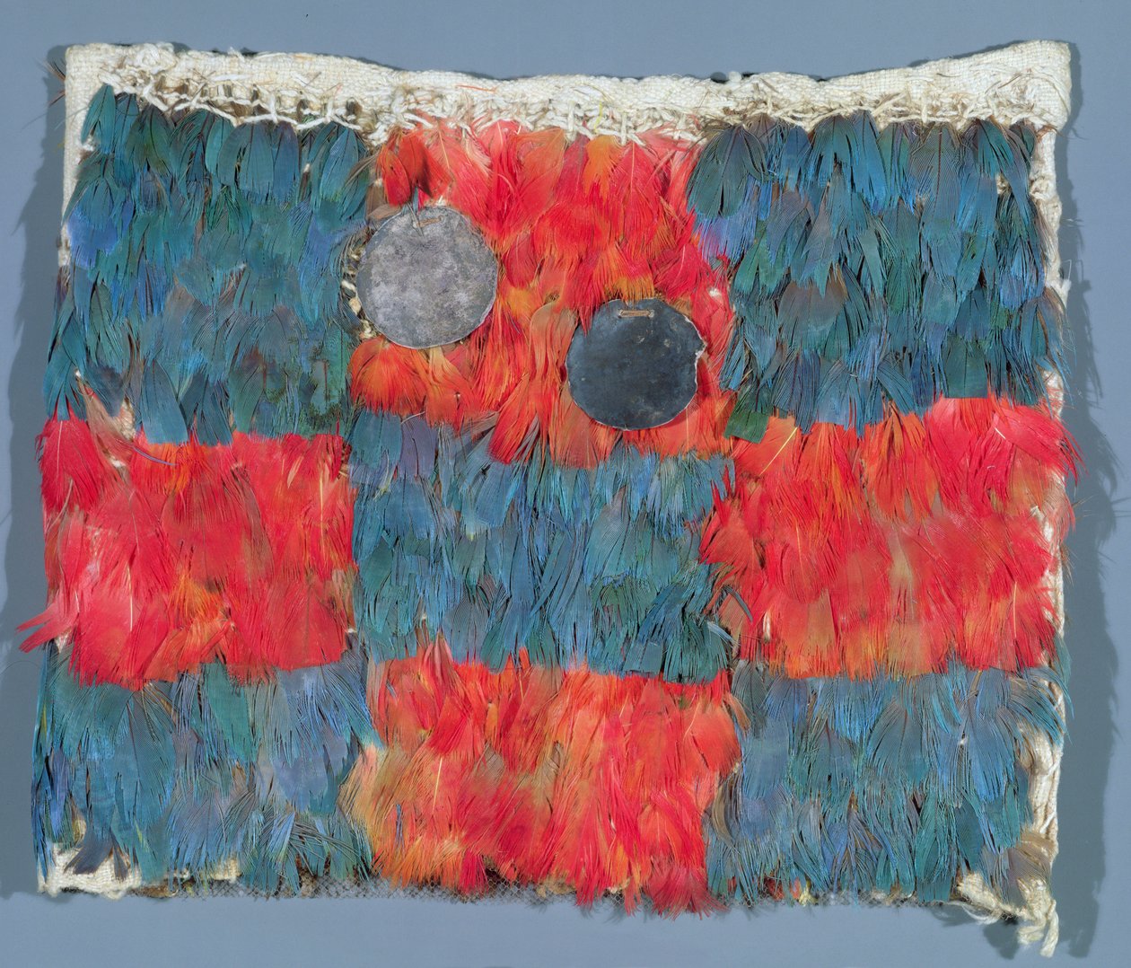 Tüylü pelerin (tekstil) by Peruvian School