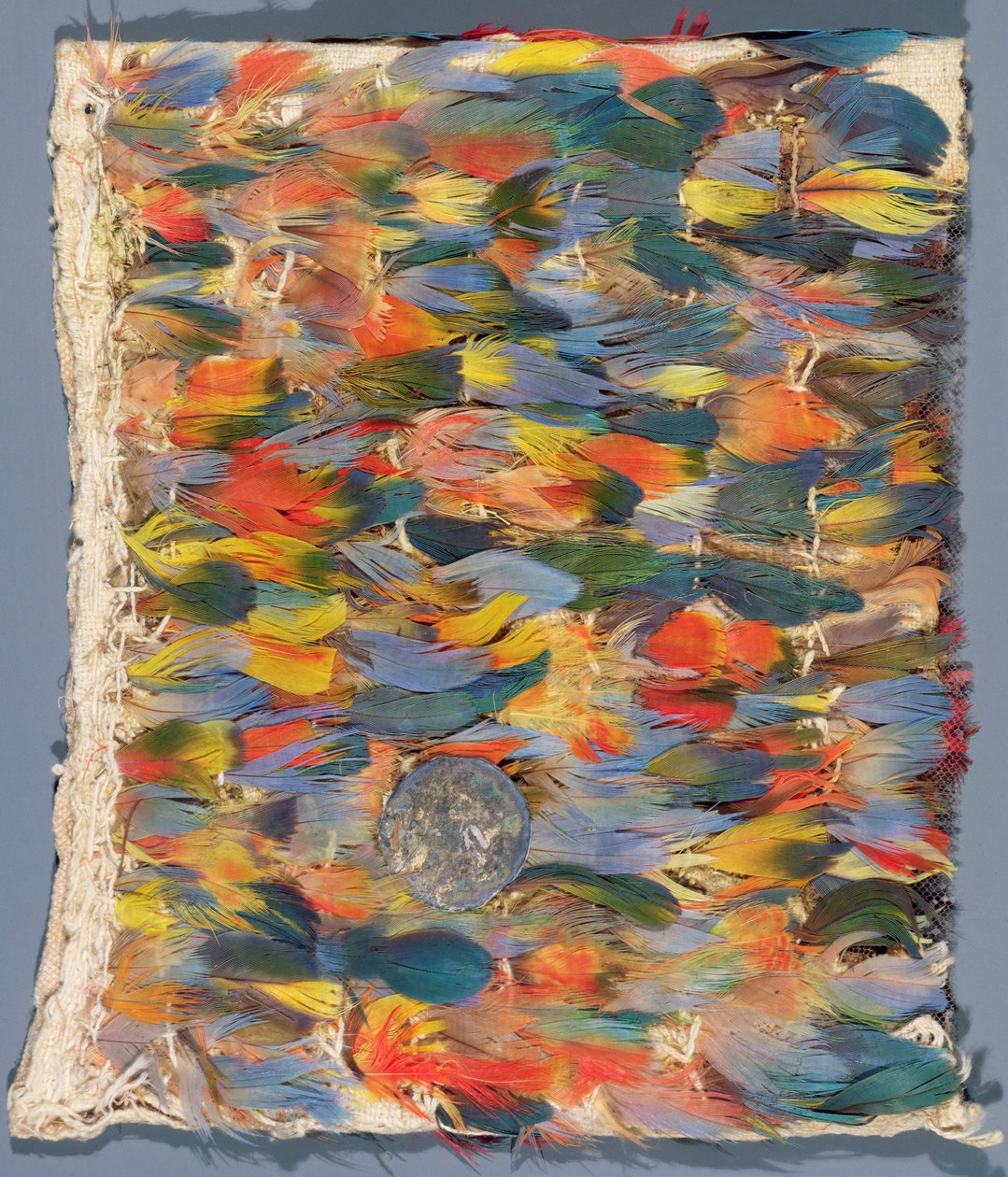 Tüylü pelerin (tekstil) by Peruvian School