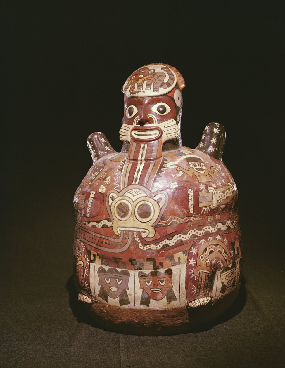 Bir tanrı figürünün çanak çömlek kabı, Nazca Kültürü (seramik) by Peruvian School
