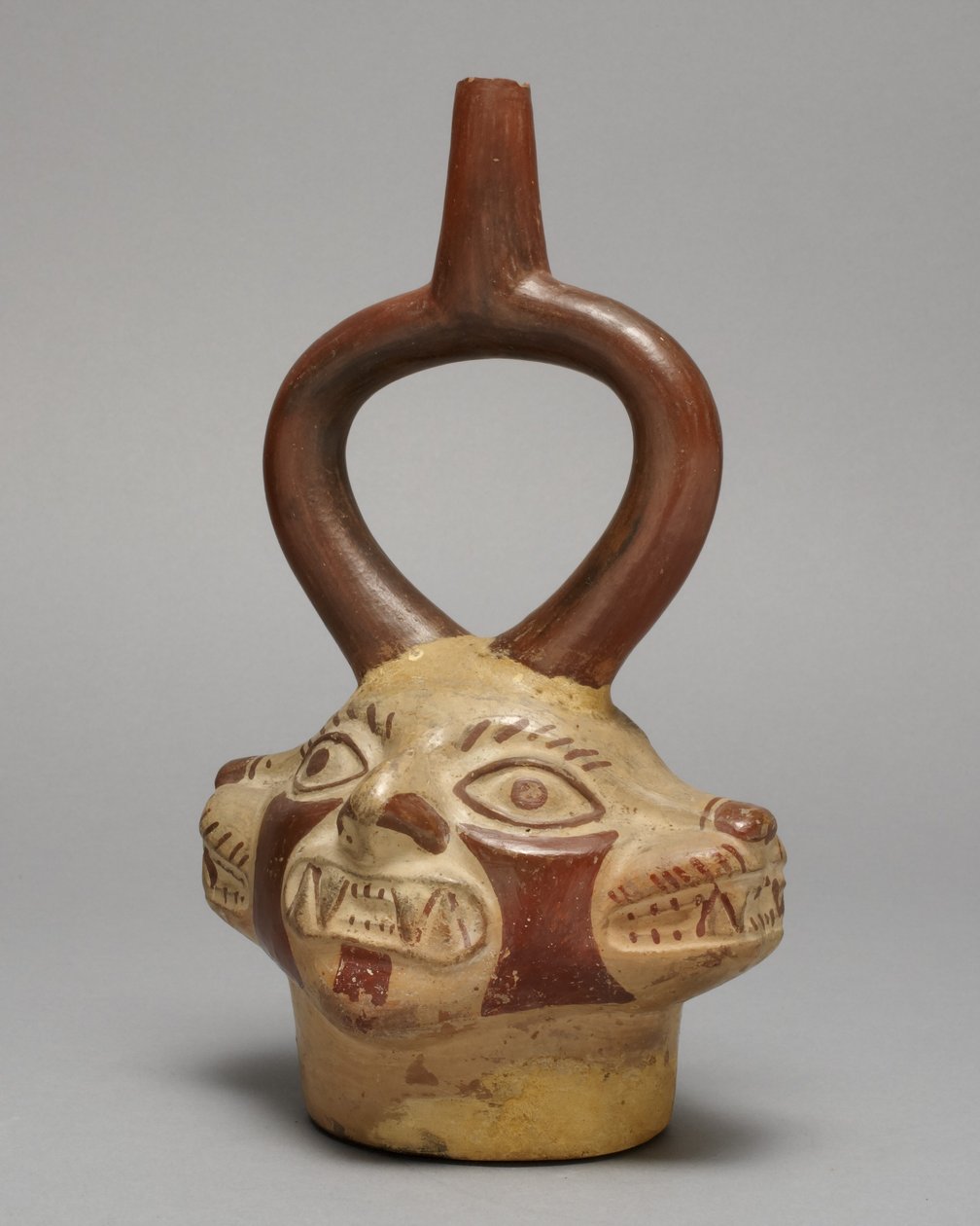 Çok başlı kedi varlığı şeklinde etriye kabı, A.D. 250-500 (seramik ve pigment) by Peruvian School