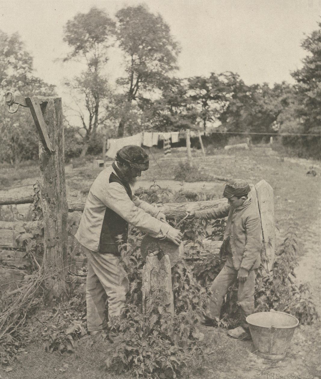 Grindstone'da - Bir Suffolk Çiftliği by Peter Henry Emerson