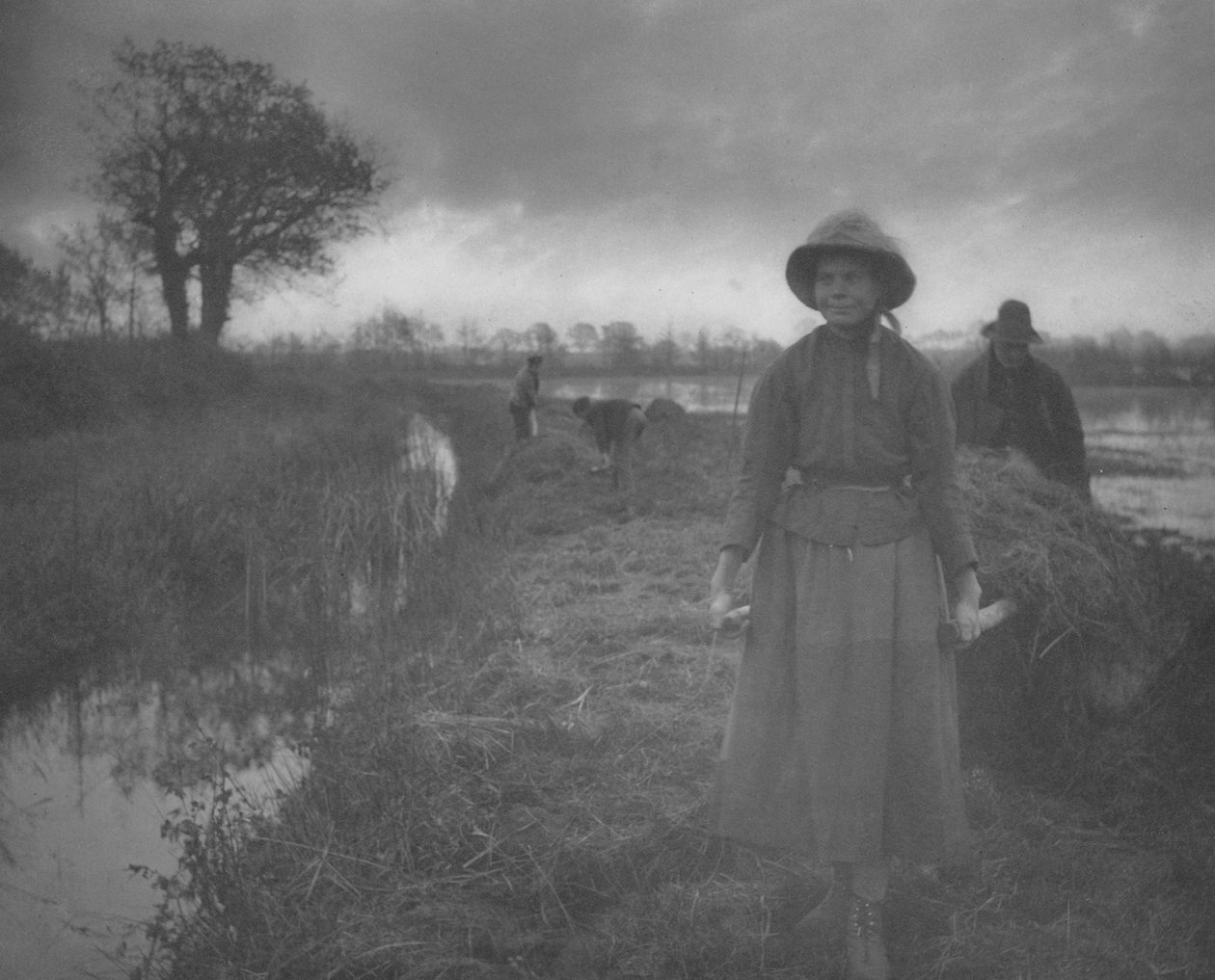 Marsh Hay'ı Yoklamak by Peter Henry Emerson