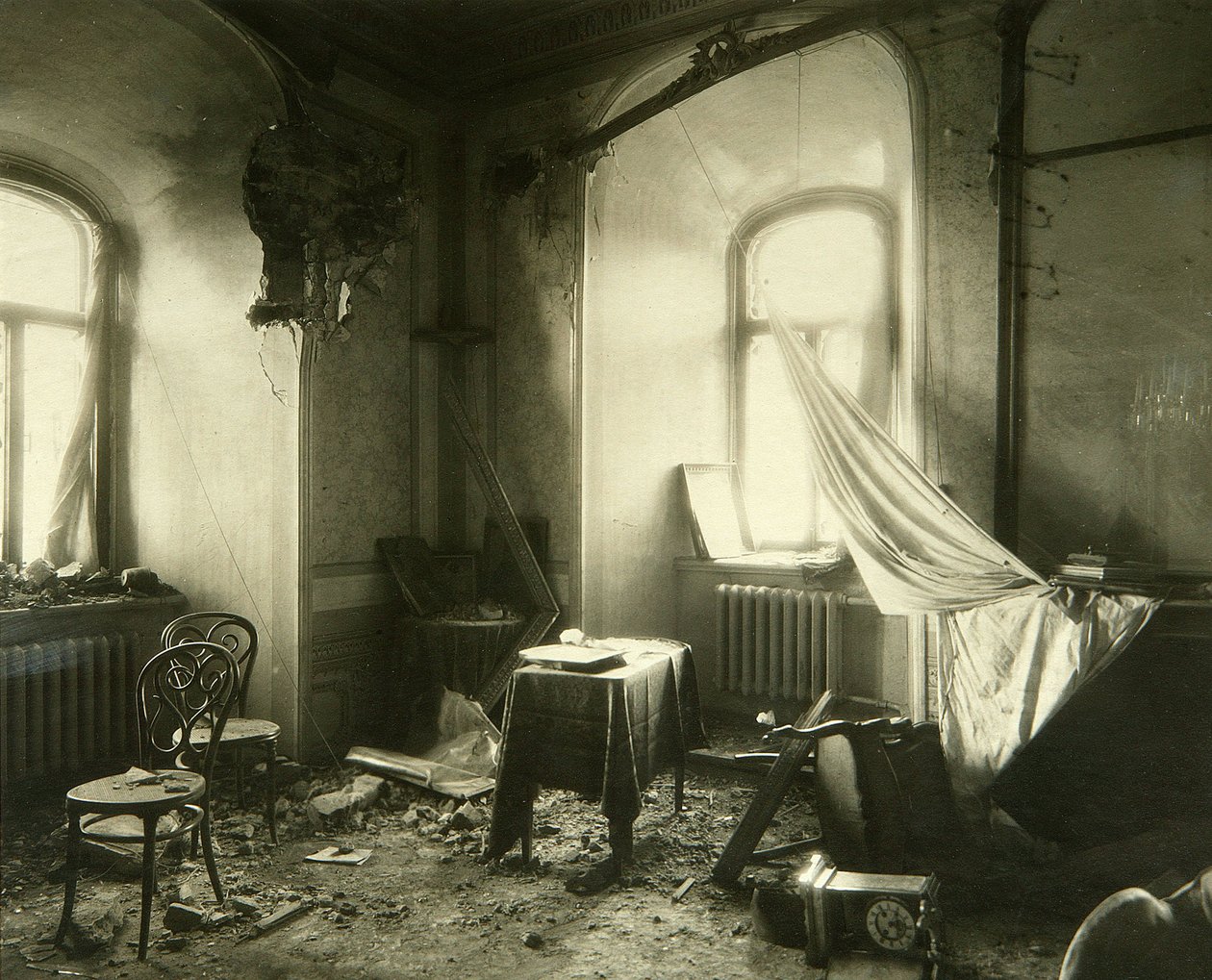 1917 Rus Devrimi: Kasım 1917 bombardımanından sonra Moskova Kremlin