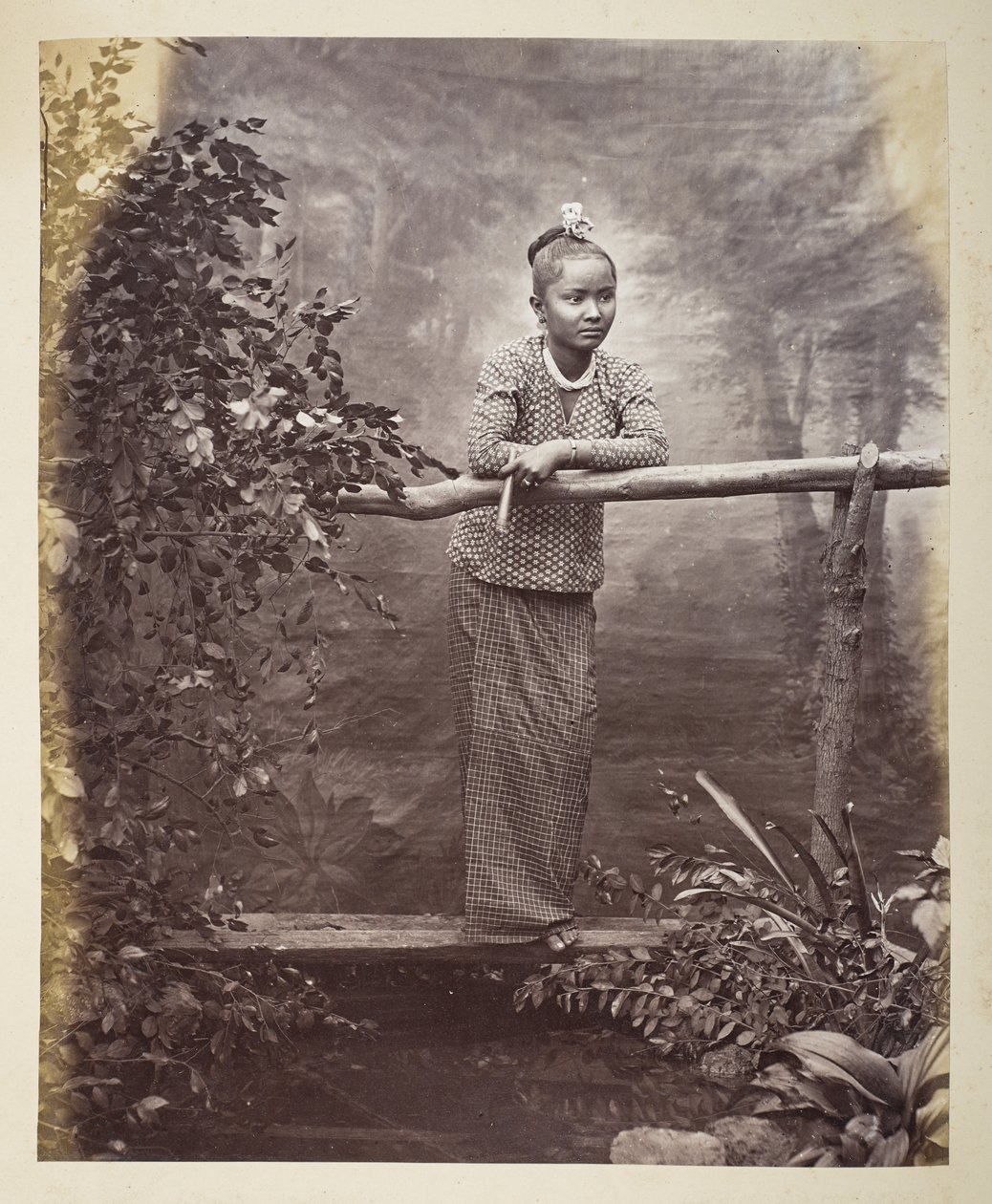 Bir Burmalı genç kızın portresi, Fotoğrafçı: Klier, Philip Adolphe Gladstone Koleksiyonu by Philip Adolphe Klier