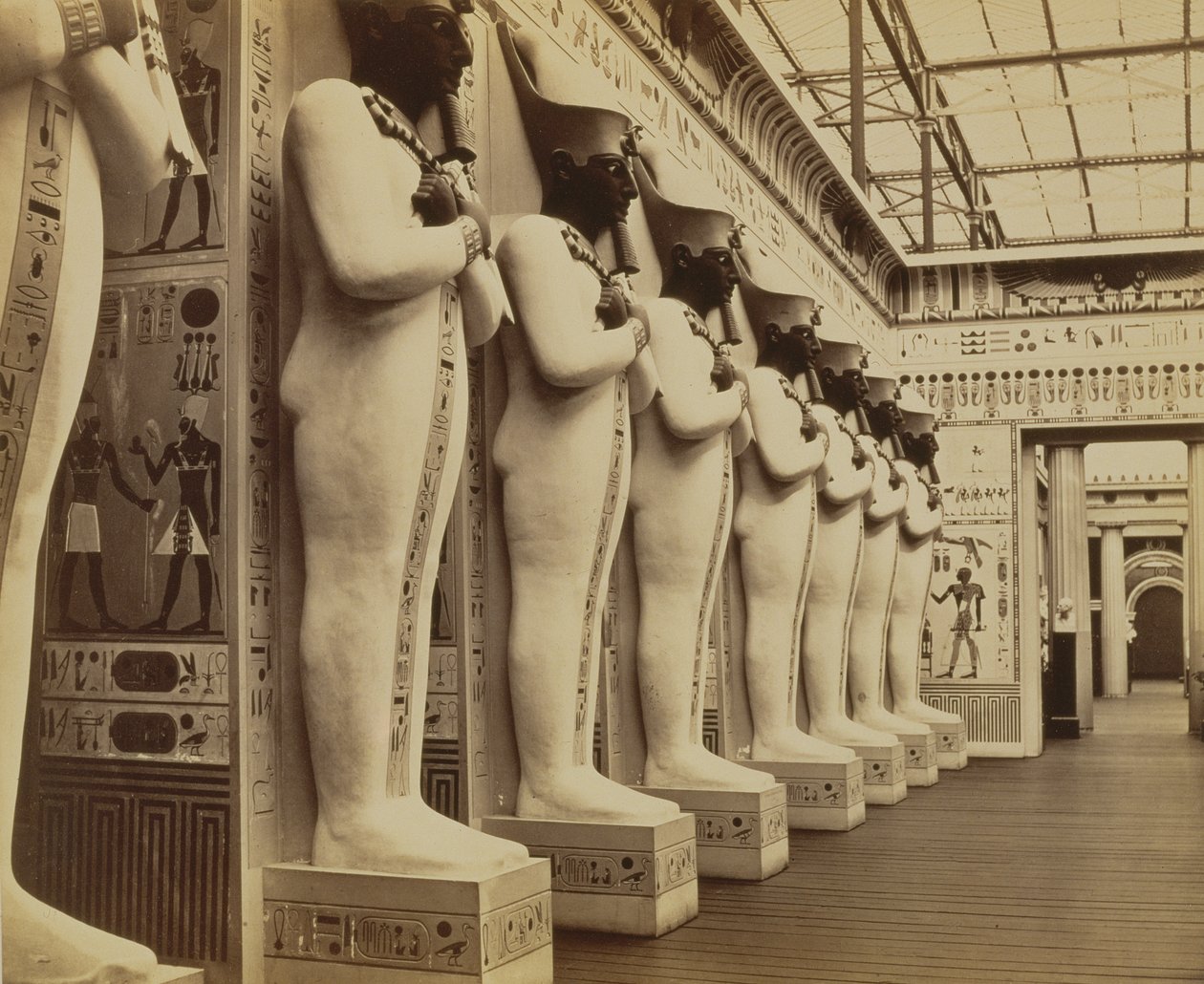 Mısır Mahkemesi ve Colossi Salonunun Cephesi, Crystal Palace, Sydenham, 1854 by Philip Henry Delamotte