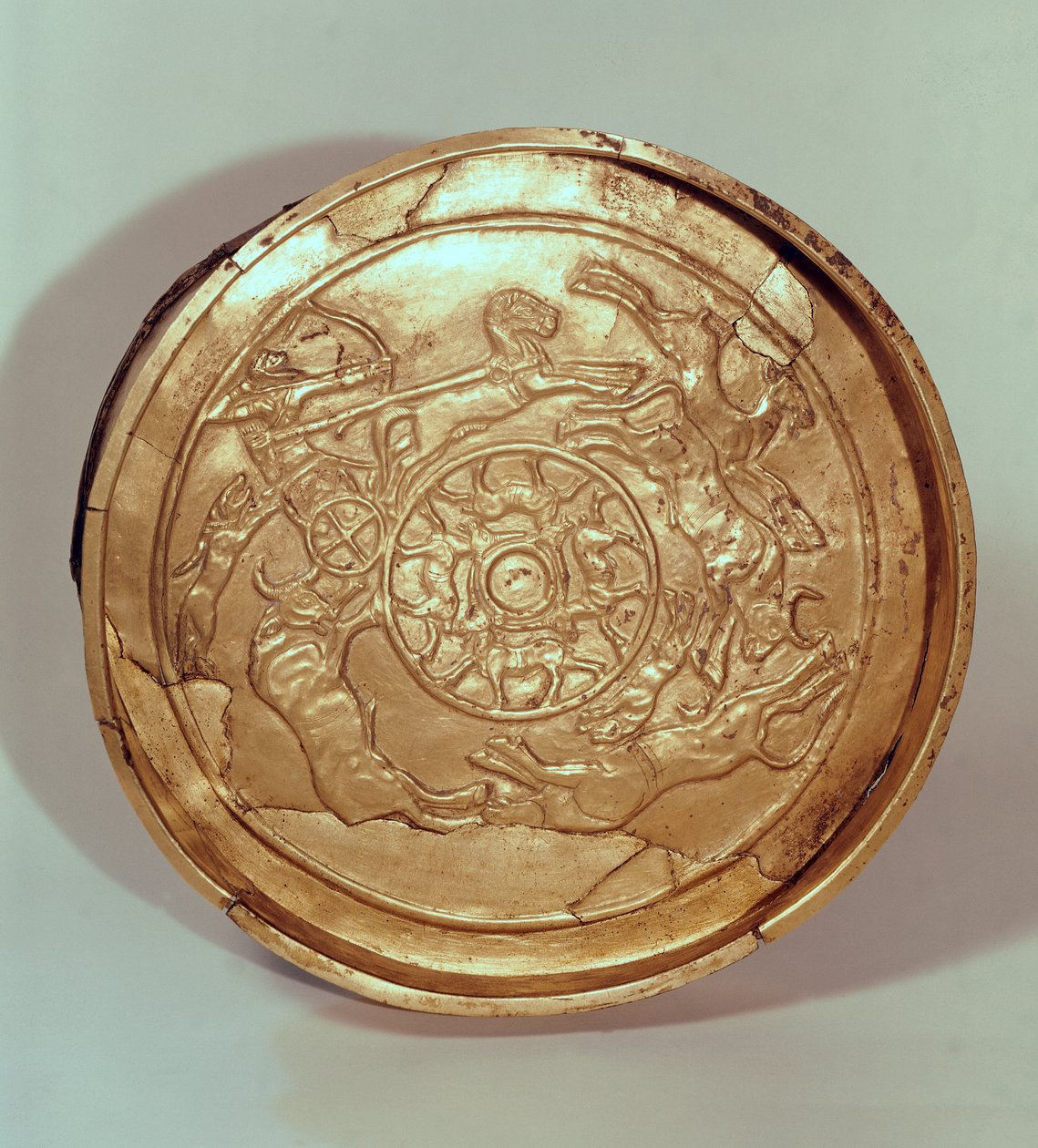 ರಾಸ್ ಶಮ್ರಾ, ಉಗಾರಿಟ್, ಸಿ.1250-1150 BC (ಚಿನ್ನ) ಟರ್ಕ್‌ನಿಂದ ಬೇಟೆಯಾಡುವ ದೃಶ್ಯದೊಂದಿಗೆ ಭಕ್ಷ್ಯ by Phoenician