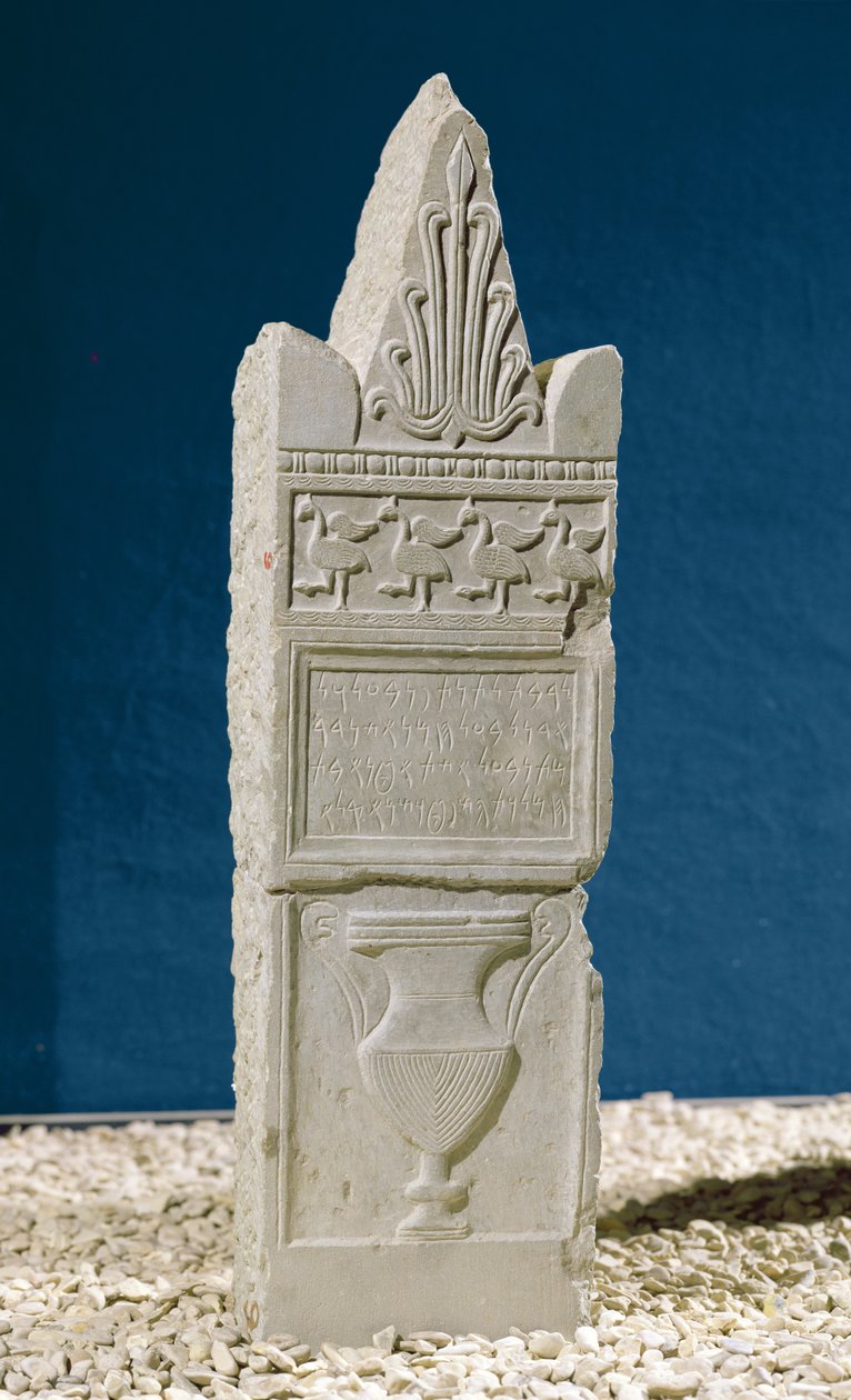 Üçgen alınlıklı adak steli, MÖ 830-146 (kireçtaşı) by Phoenician