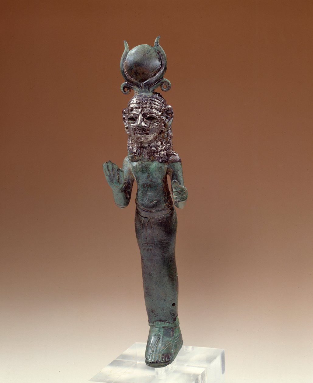 Doğu Antikaları: Fenike tanrıçası. Bronz ve gümüş heykelcik. 700-600 M.Ö. Paris, Louvre Müzesi by Phoenician