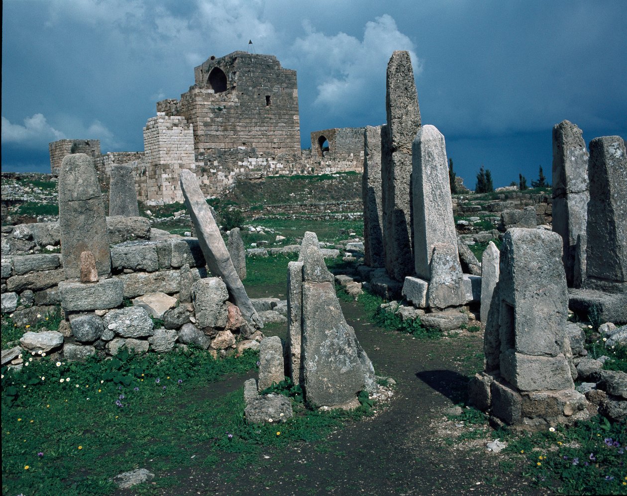 Haçlı Kalesi ve Dikilitaş Tapınağı by Phoenician Phoenician