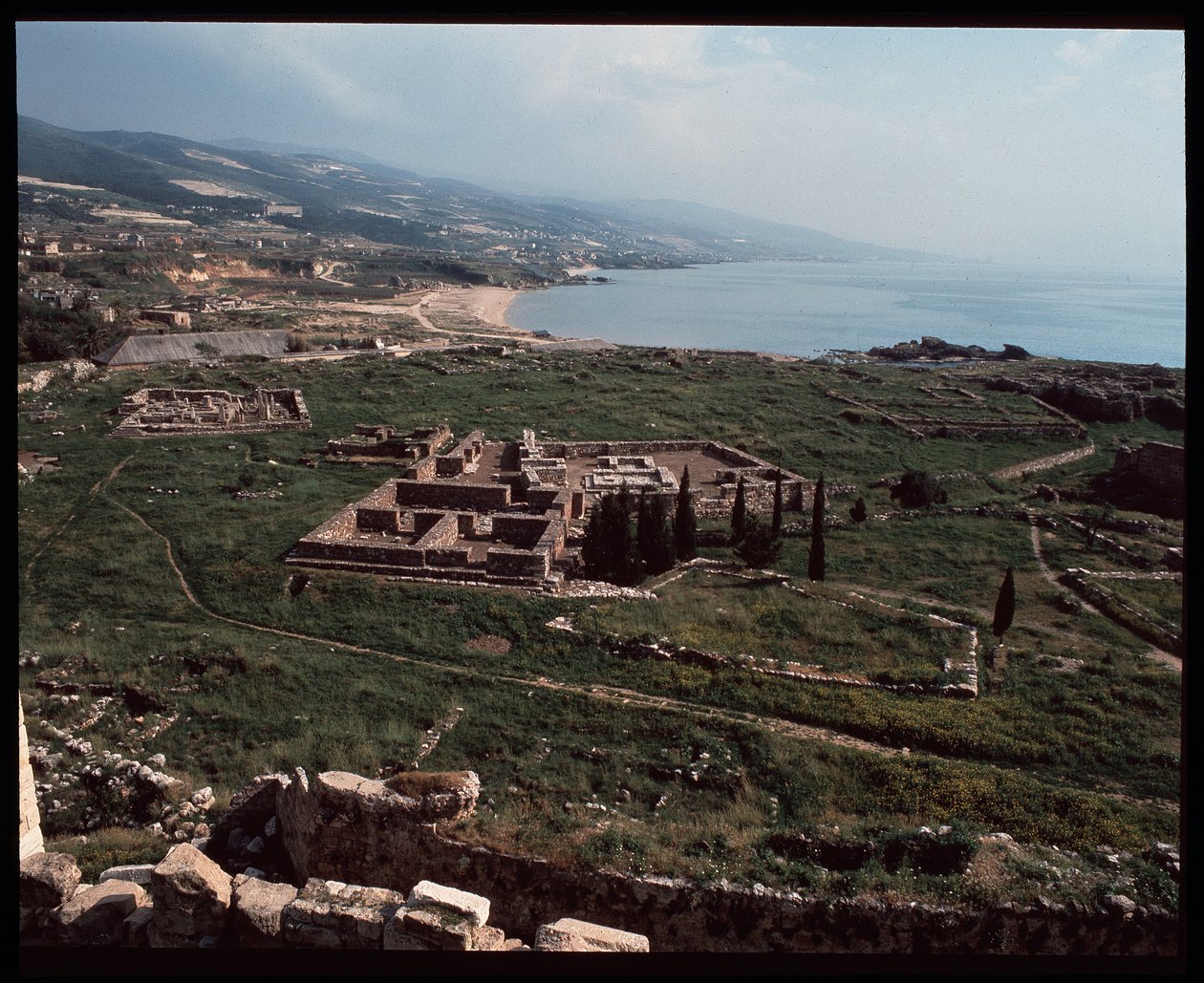 Arkeolojik alanın görünümü, MÖ 3. ila 2. binyıl by Phoenician Phoenician