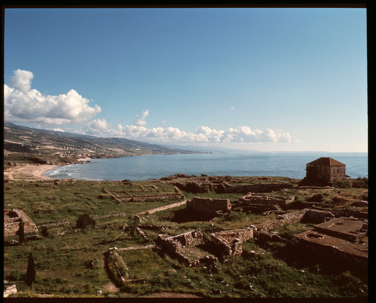 Arkeolojik alanın görünümü, MÖ 3. ila 2. binyıl by Phoenician Phoenician