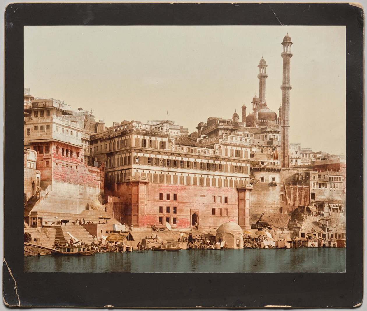 Hindistan. Benares. Aurangzeb Camii, Dr. Kurt Boeck tarafından çekilen bir fotoğrafın ardından by Photoglob Co. (Zurich, active c. 1890 1910)