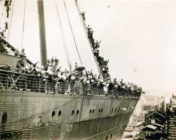 Mauretania, Sidney, Mayıs 1940 (s/b fotoğraf) by Photographer Australian