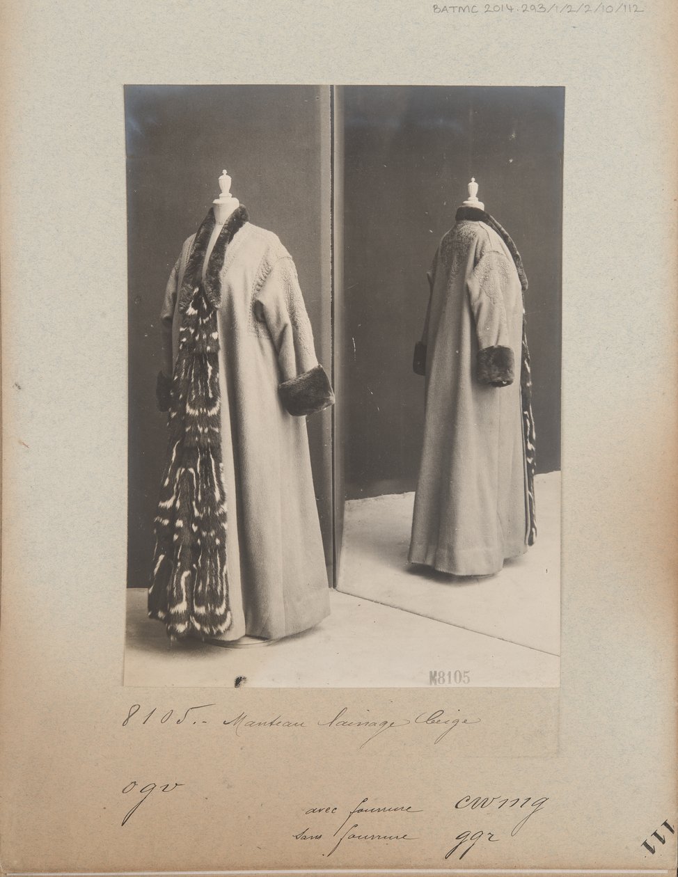 Albüm Sayfası: House of Worth, Coat by Photographer French