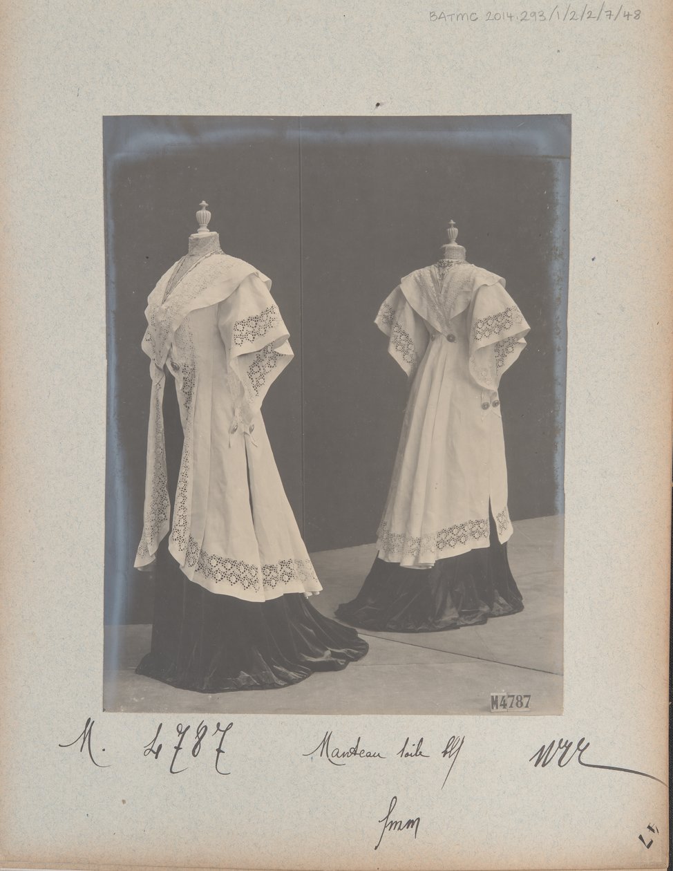 Albüm Sayfası: House of Worth, Coat by Photographer French