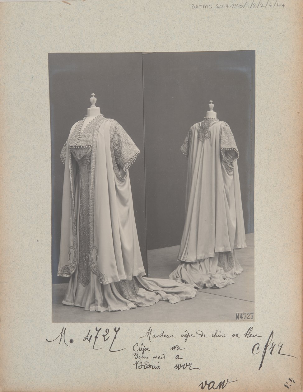 Albüm Sayfası: House of Worth, Coat by Photographer French