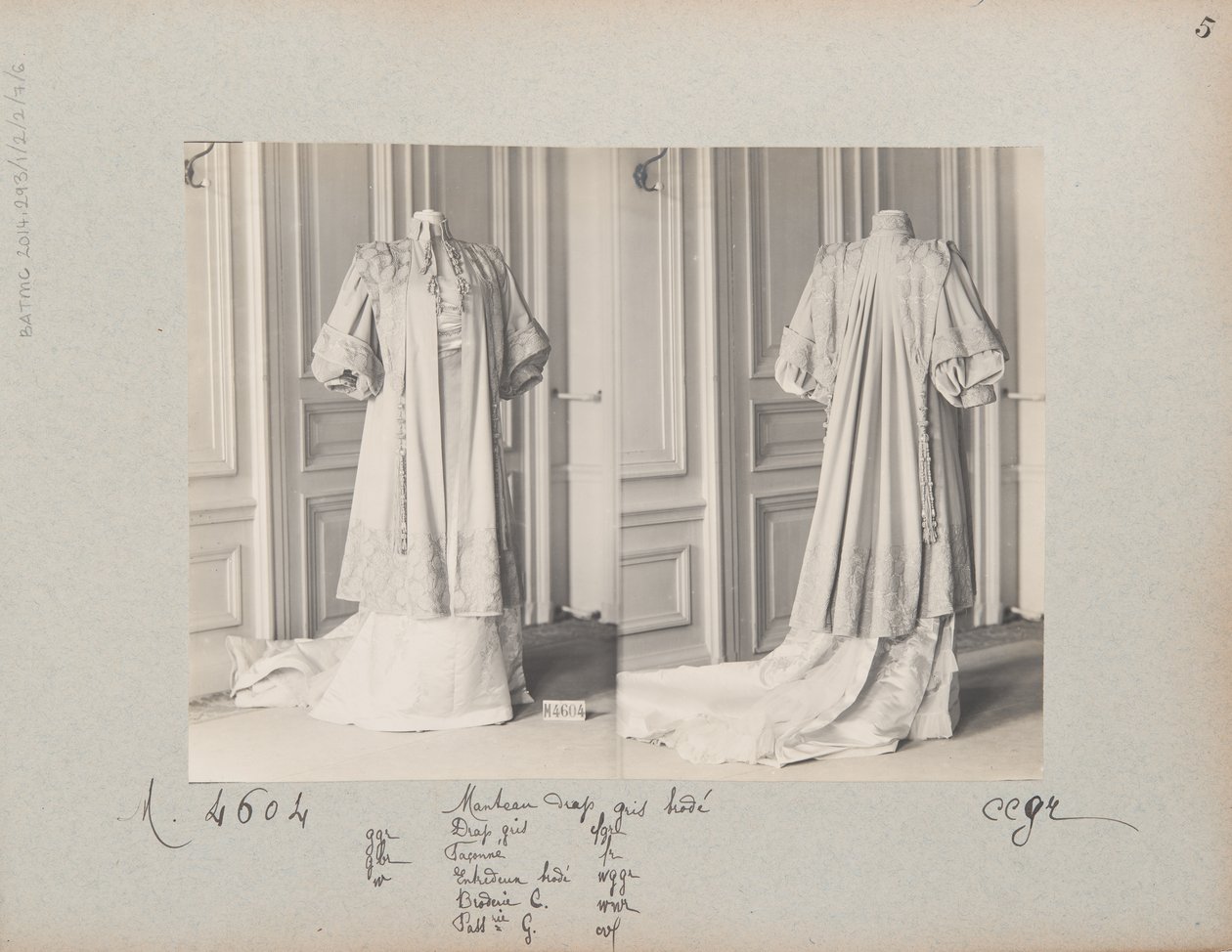 Albüm Sayfası: House of Worth, Coat by Photographer French