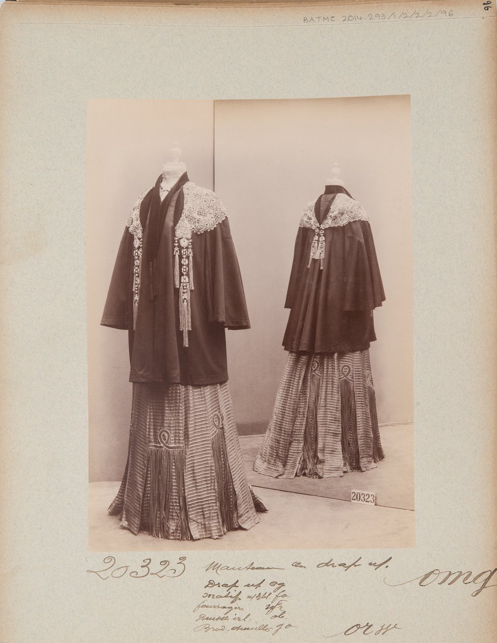 Albüm Sayfası: House of Worth, Coat by Photographer French