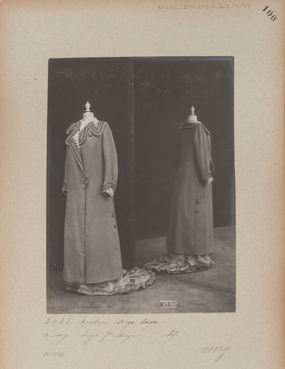 Albüm Sayfası: House of Worth, Coat by Photographer French
