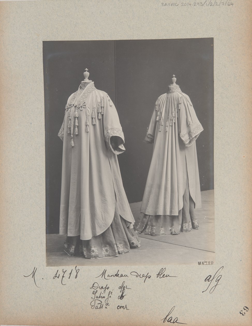Albüm Sayfası: House of Worth, Coat by Photographer French