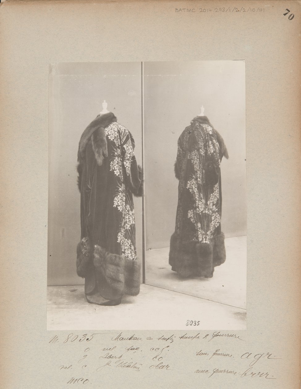 Albüm Sayfası: House of Worth, Coat by Photographer French