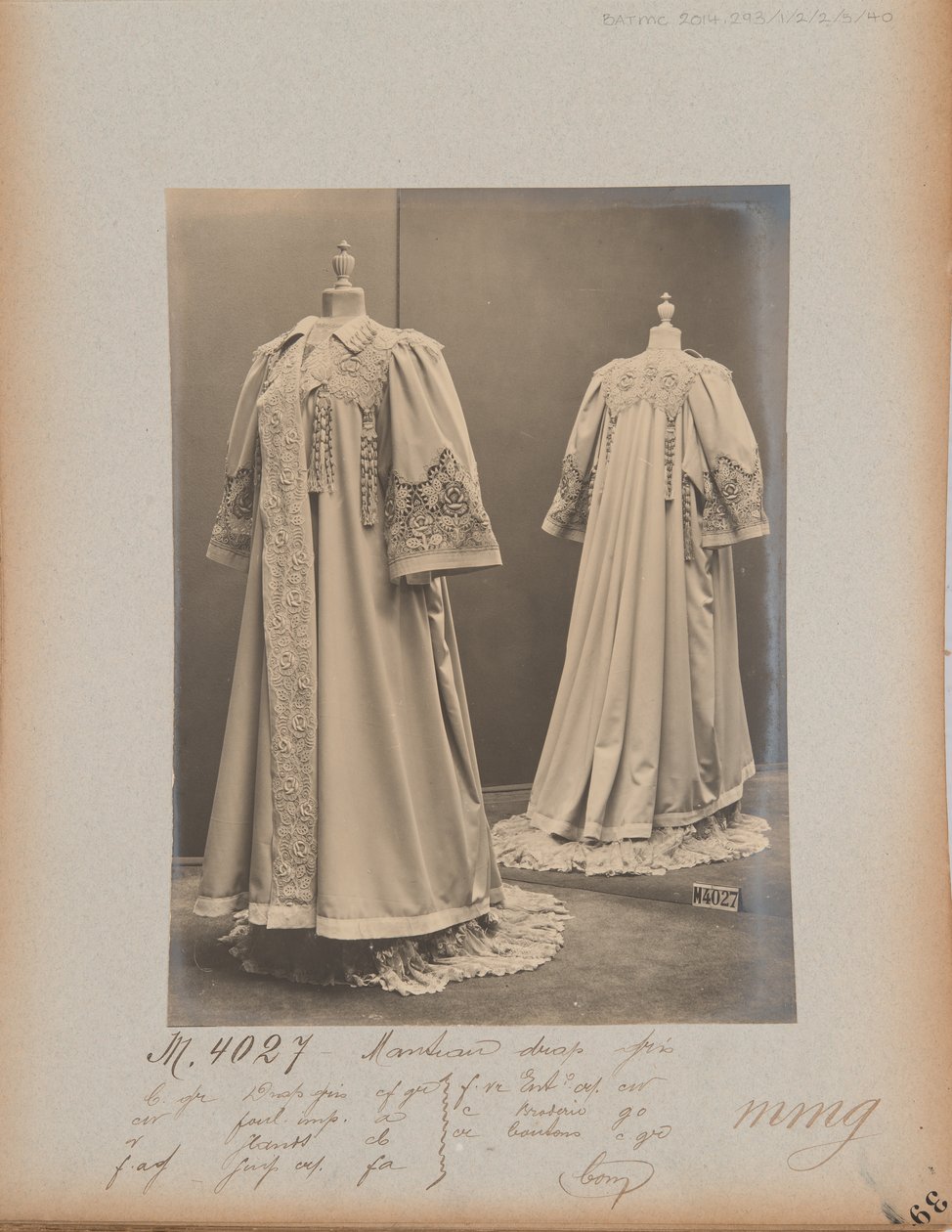 Albüm Sayfası: House of Worth, Coat by Photographer French