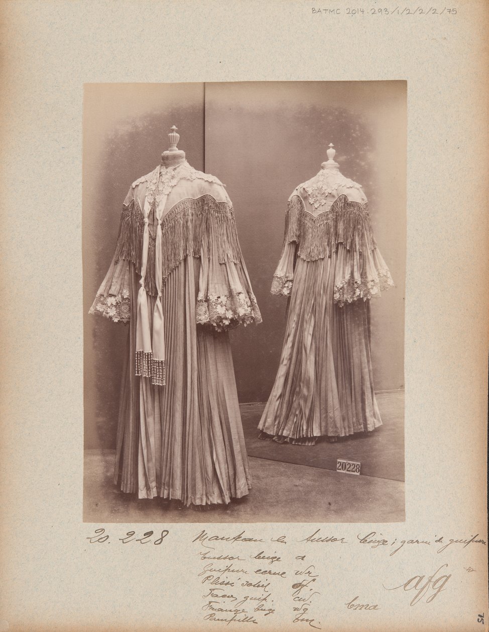 Albüm Sayfası: House of Worth, Coat by Photographer French