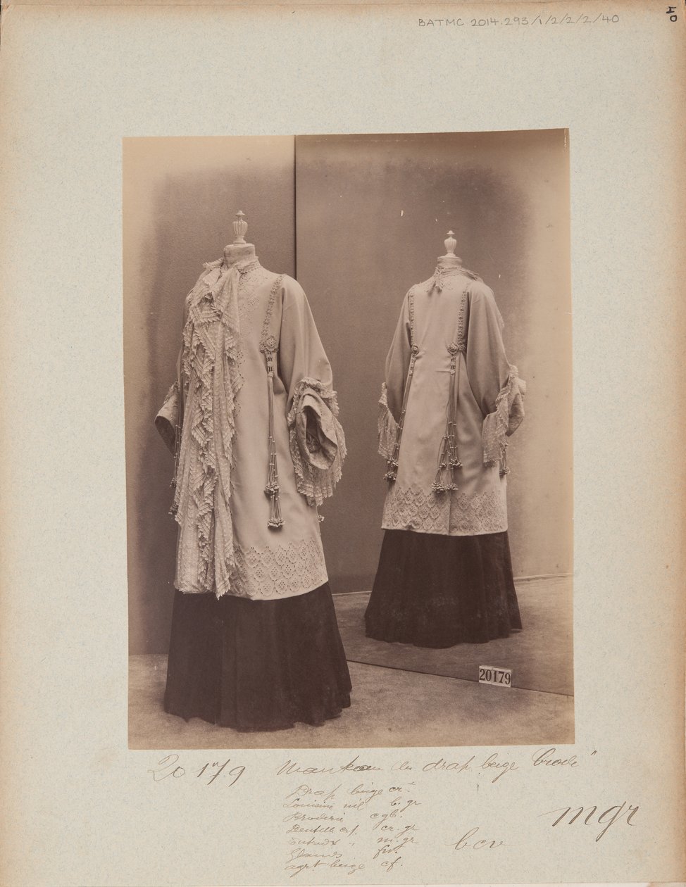 Albüm Sayfası: House of Worth, Coat by Photographer French