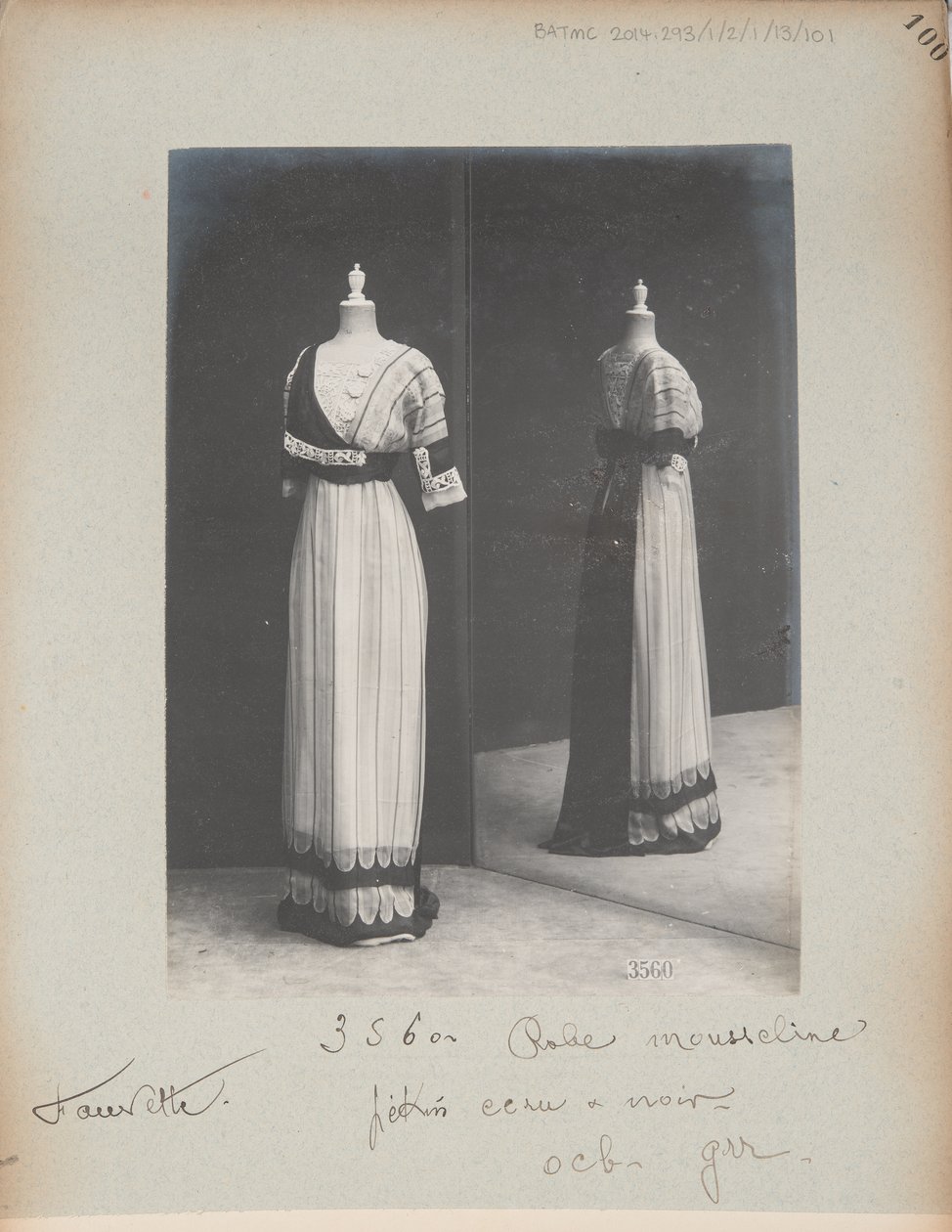 Albüm Sayfası: House of Worth, Dress by Photographer French