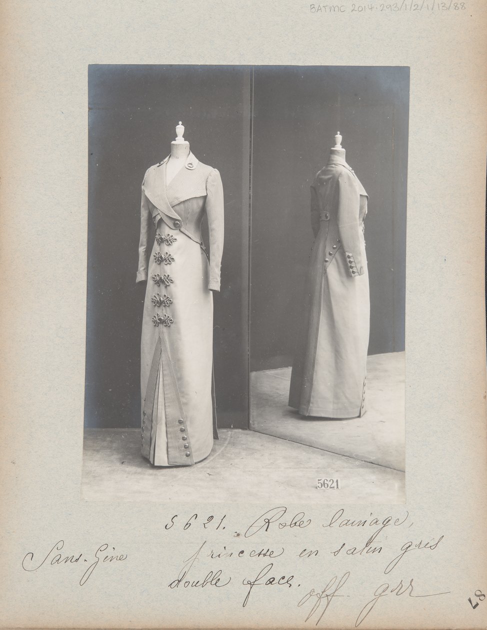 Albüm Sayfası: House of Worth, Dress by Photographer French