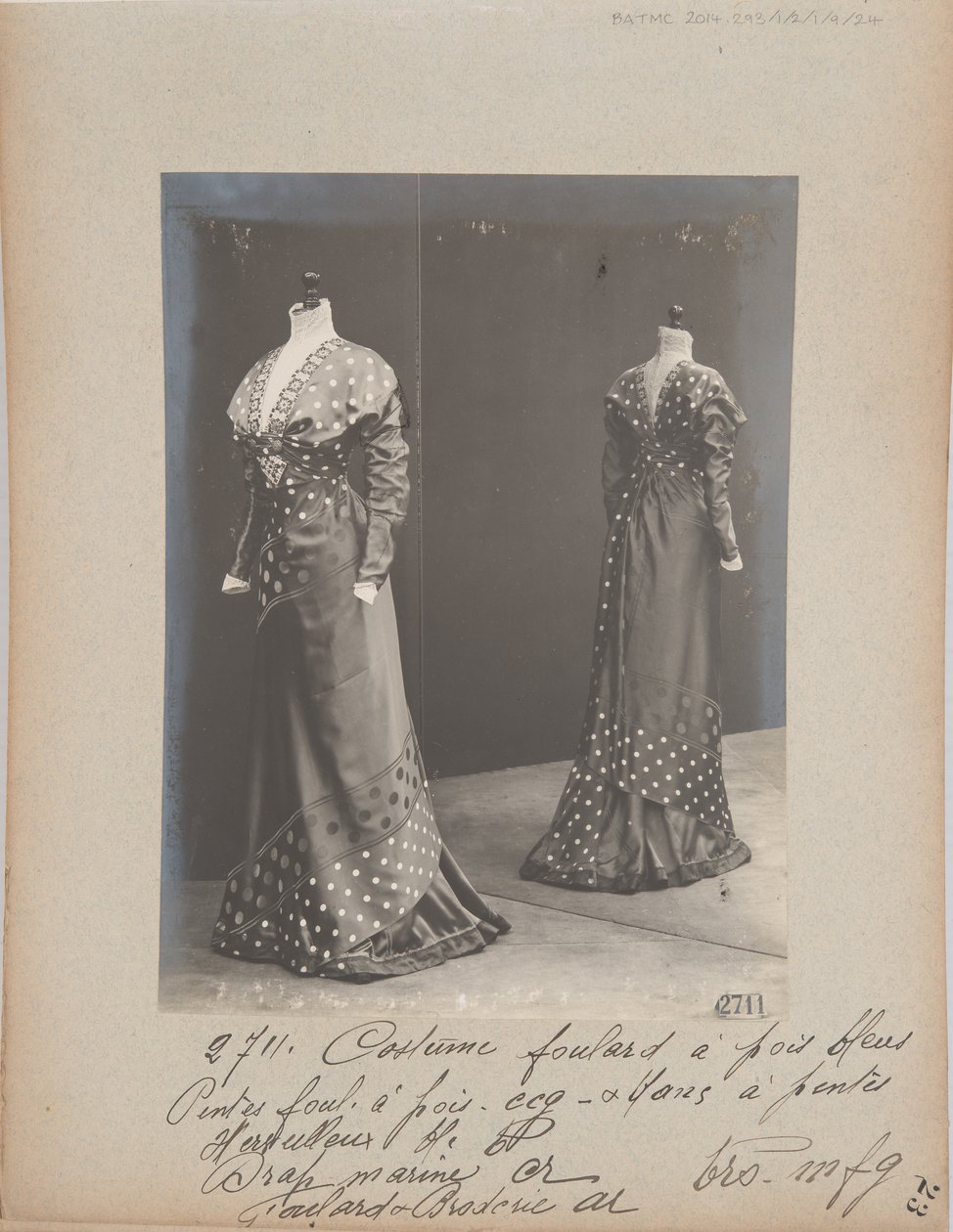 Albüm Sayfası: House of Worth, Dress by Photographer French