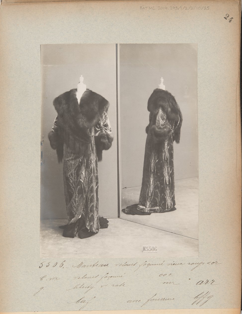 Albüm Sayfası: House of Worth, Evening Coat by Photographer French